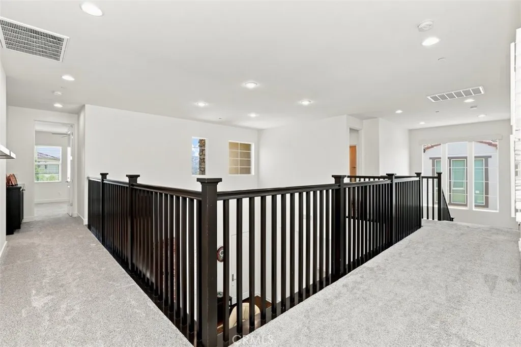 https://cdn.realtyfeed.com/cdn/127/306760453/c94fbc47aad73eb7a4d4d7adbf92e4a3.webp