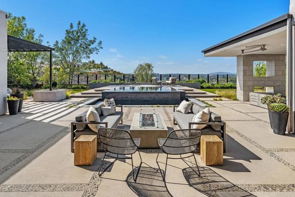 https://cdn.realtyfeed.com/cdn/127/306760463/04183a1a81d2e47d975843a06be9f86e.webp