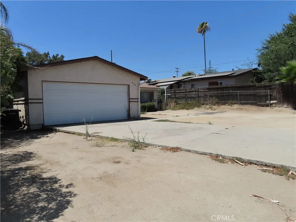 925 Navajo Road, Perris, CA 92570 - Photo 2 of 14, Perris, CA