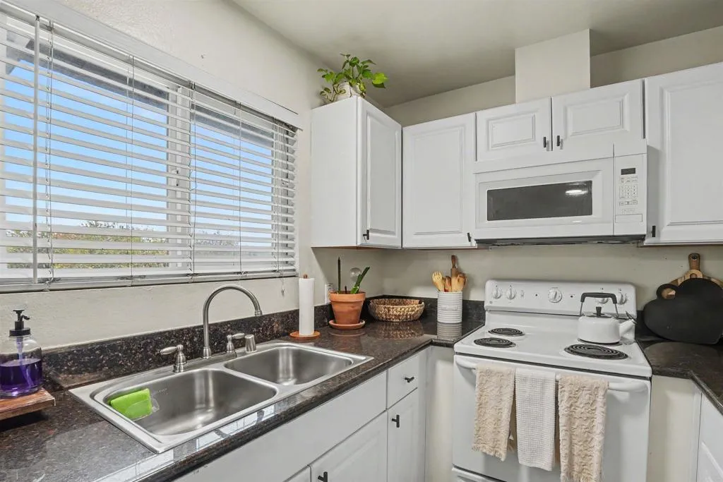 https://cdn.realtyfeed.com/cdn/127/306760592/75339e6525da8bd9c164a3951c2f6b76.webp