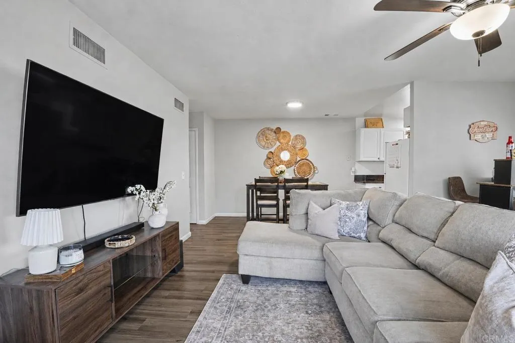 https://cdn.realtyfeed.com/cdn/127/306760592/ffcb2a203011fb70d43cbbd3f70ef827.webp