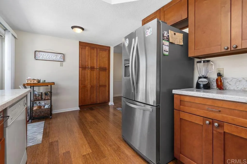 https://cdn.realtyfeed.com/cdn/127/306760599/55a2341eea2c41f089f82d4105aefd8a.webp