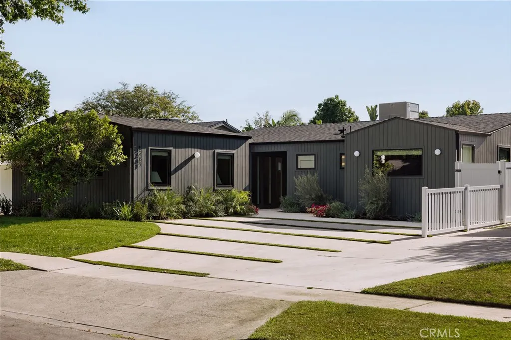 5267 Ventura Canyon Avenue, Sherman Oaks, CA 91401 - Main photo, Sherman Oaks, CA