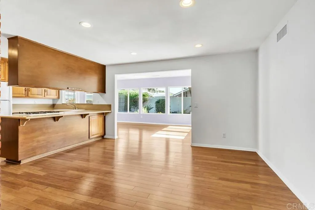 https://cdn.realtyfeed.com/cdn/127/306760751/97e95ea97b80ce05bb75becc336f7e80.webp