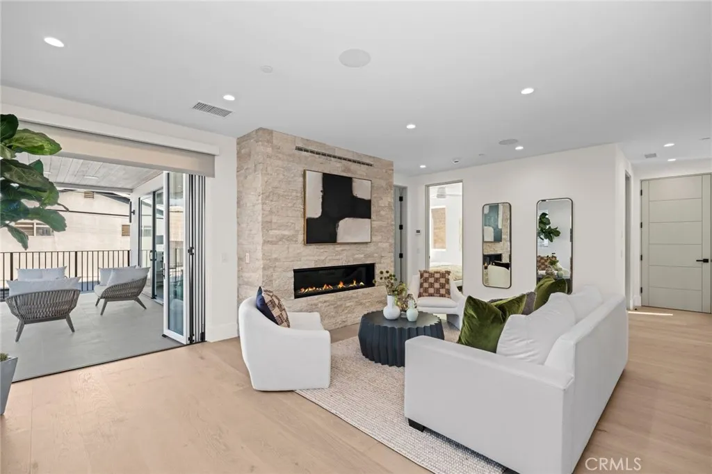 611 Marguerite Unit B