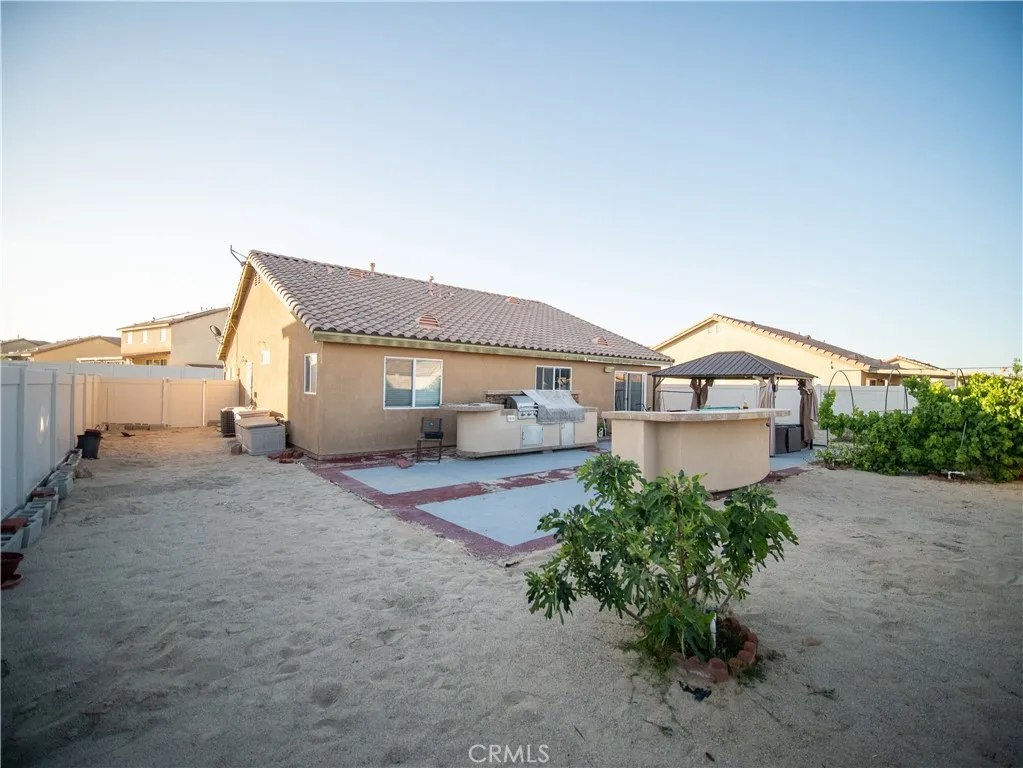 16066 Pawnee Place, Victorville, CA 92394 - Photo 5 of 20, Victorville, CA