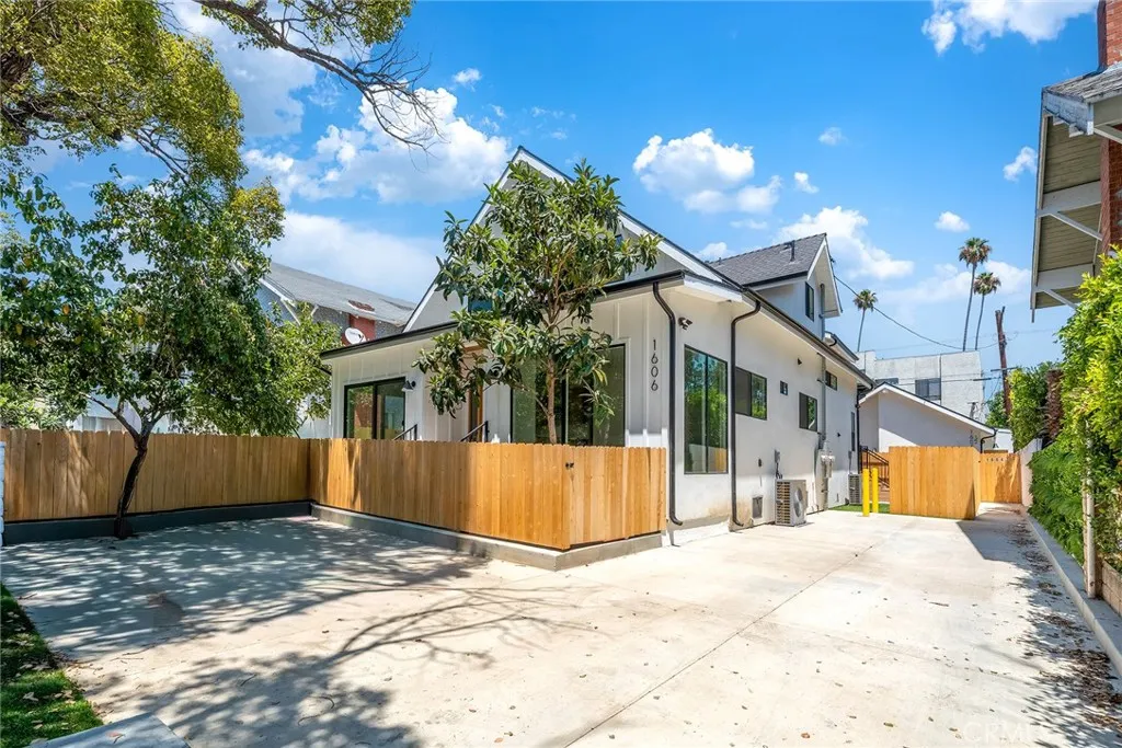 1606 N Kingsley