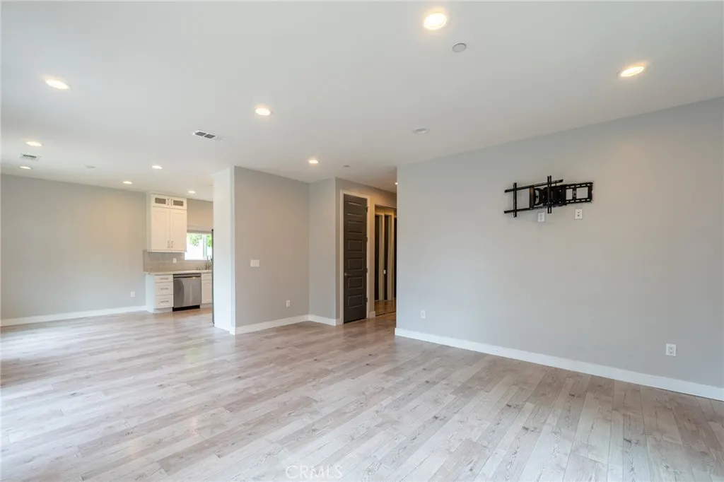 6938 Peach Avenue, Van Nuys, CA 91406 - Photo 4 of 21, Van Nuys, CA