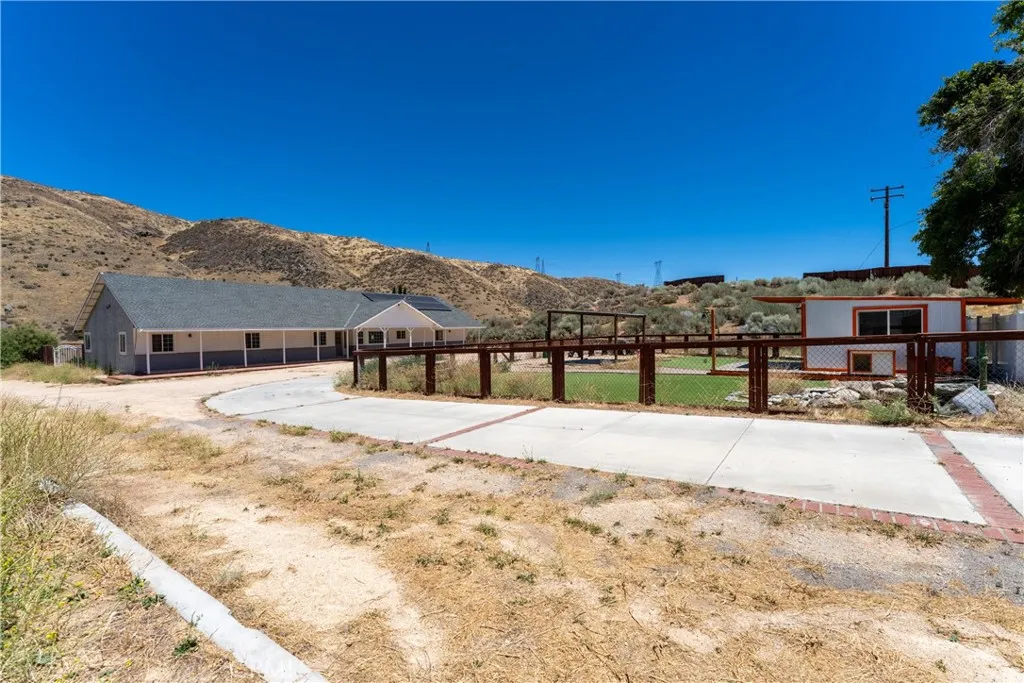 6221 Elizabeth Lake Road, Leona Valley, CA 93551 - Photo 5 of 37, Leona Valley, CA