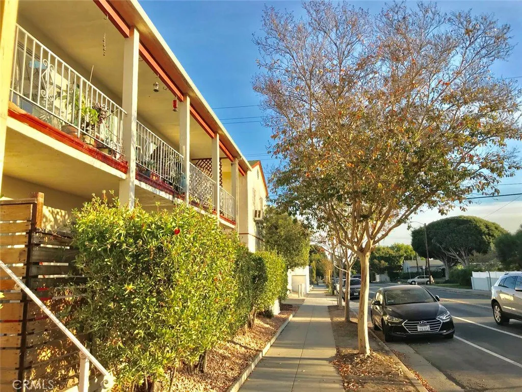 2302 Oak Street, Santa Monica, CA 90405 - Photo 2 of 22, Santa Monica, CA