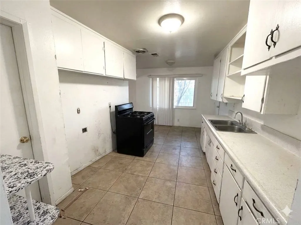 8868 Randolph, Riverside, CA 92503 - Photo 4 of 21, Riverside, CA