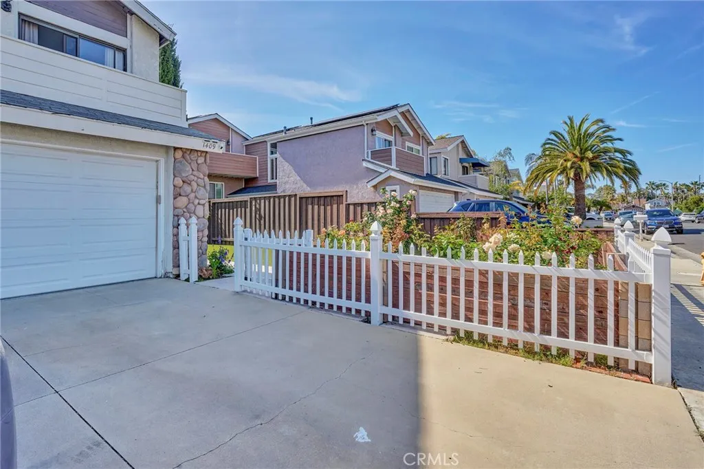 1409 Lakeside Lane, Huntington Beach, CA 92648 - Photo 3 of 32, Huntington Beach, CA