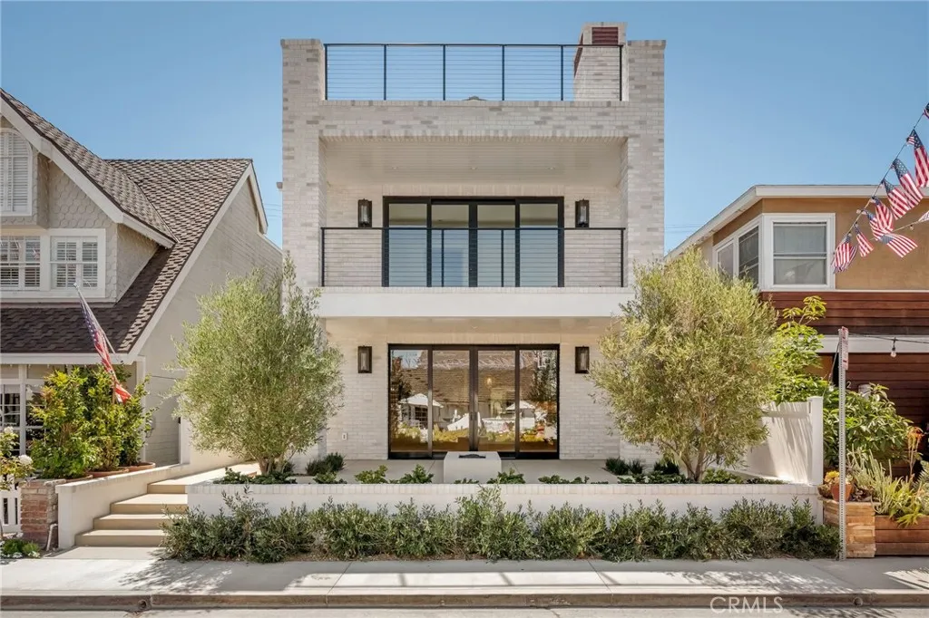 225 Diamond, Newport Beach, CA 92662 - Main photo, Newport Beach, CA