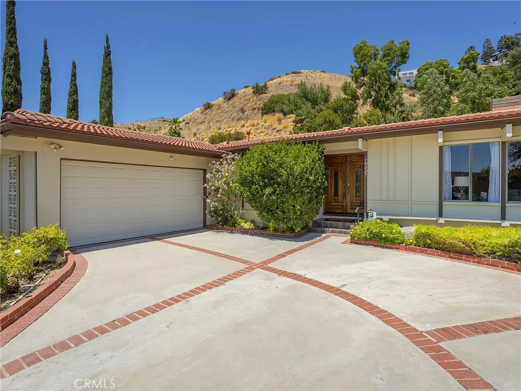 10087 Sully Drive, Sun Valley, CA 91352 - Photo 3 of 51, Sun Valley, CA