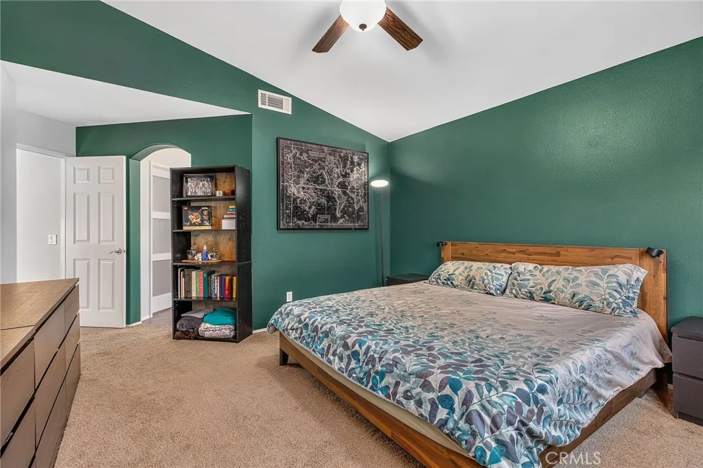 https://cdn.realtyfeed.com/cdn/127/306761299/896f41750aa49d182dcb214c45b044b1.webp