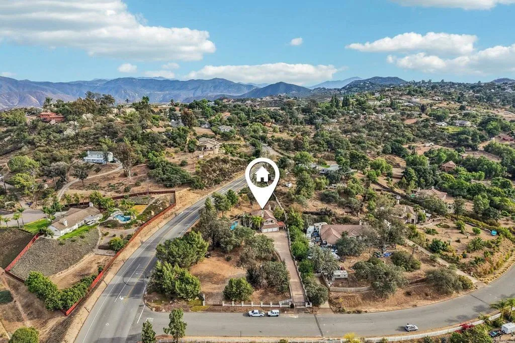 https://cdn.realtyfeed.com/cdn/127/306761340/58e185ddeb9849ce7f4f120d5808157f.webp