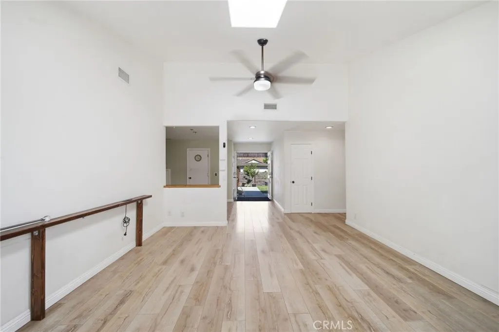 https://cdn.realtyfeed.com/cdn/127/306761371/c83f13e8eef96595385bf7640f0f30a9.webp