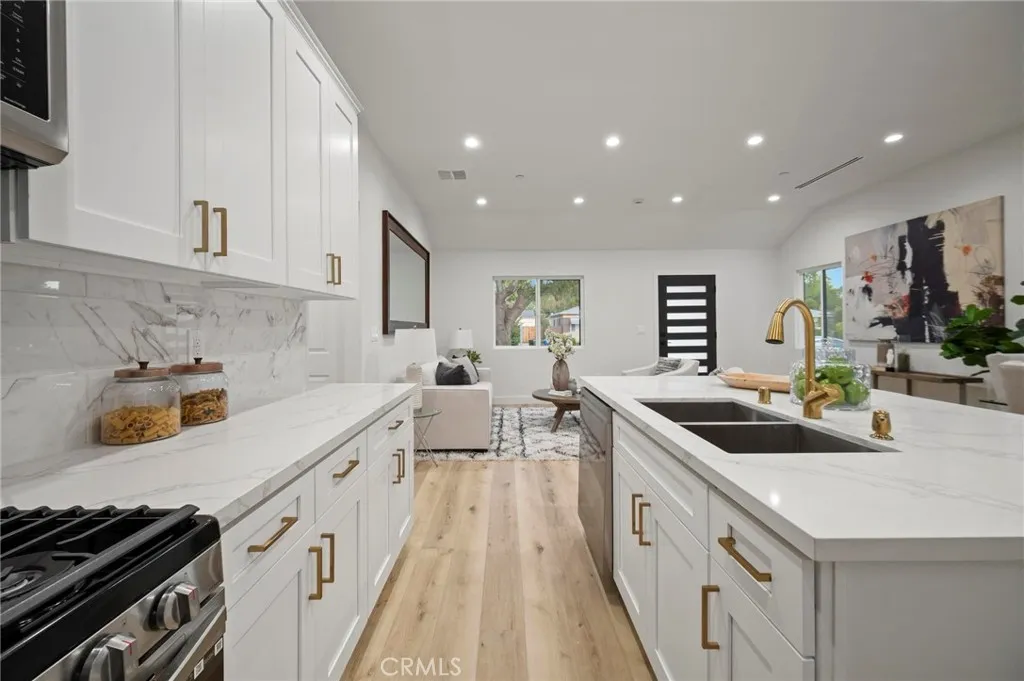 5865 Tobias Avenue, Sherman Oaks, CA 91411 - Photo 5 of 24, Sherman Oaks, CA