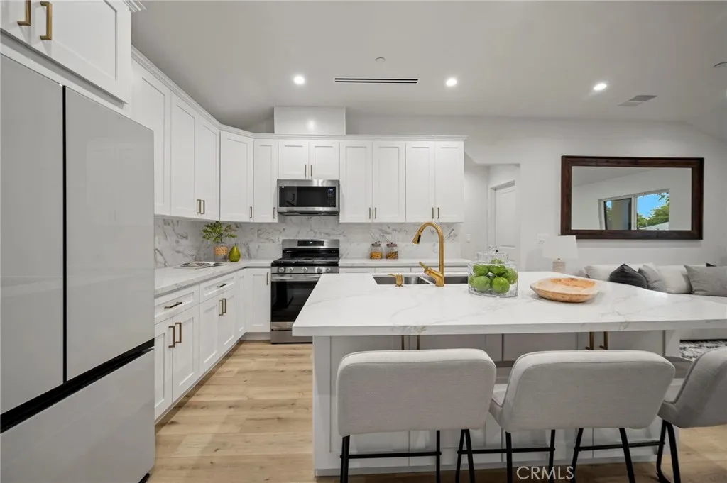 5865 Tobias Avenue, Sherman Oaks, CA 91411 - Photo 4 of 24, Sherman Oaks, CA