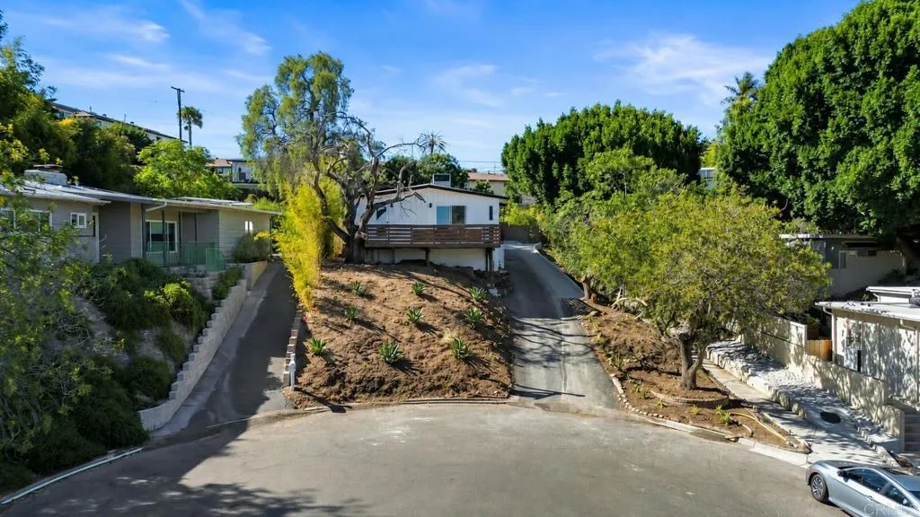 https://cdn.realtyfeed.com/cdn/127/306761431/27cde35d2366bd9a365e9da129c2db23.webp