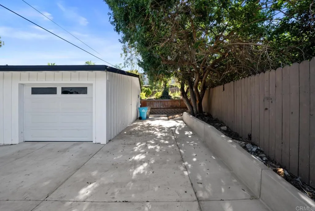 https://cdn.realtyfeed.com/cdn/127/306761431/50a604f3f3454cb969e7e3b326e128a8.webp