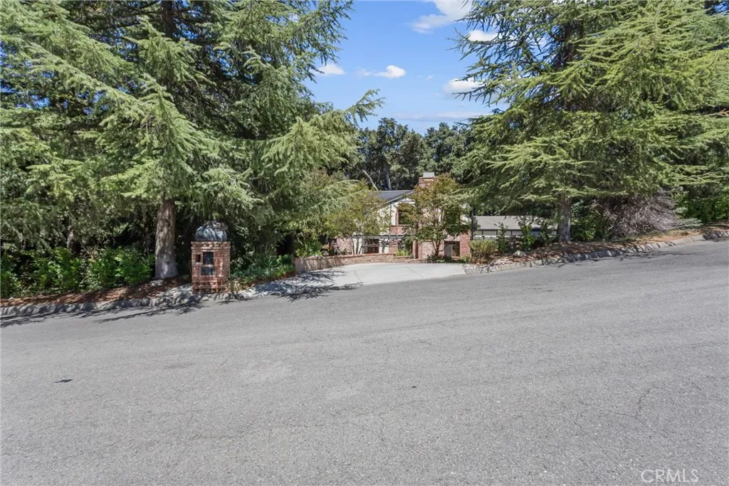 13515 Oak Mountain, Yucaipa, CA 92399 - Photo 5 of 63, Yucaipa, CA