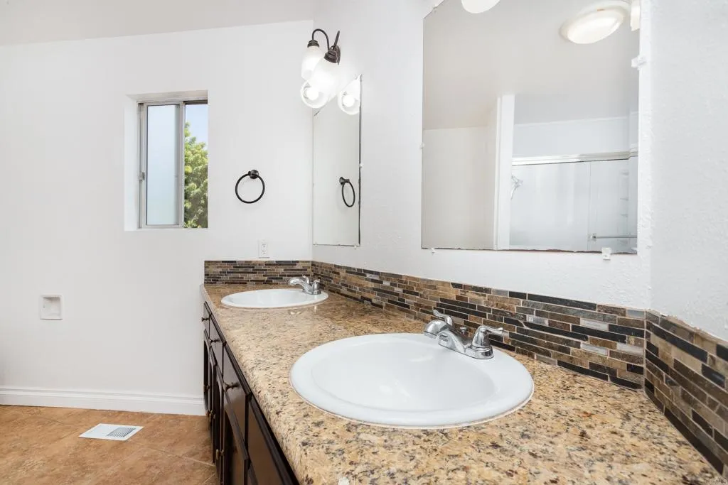 https://cdn.realtyfeed.com/cdn/127/306761494/8c22a69362e1ce5c79226211cce43d24.webp