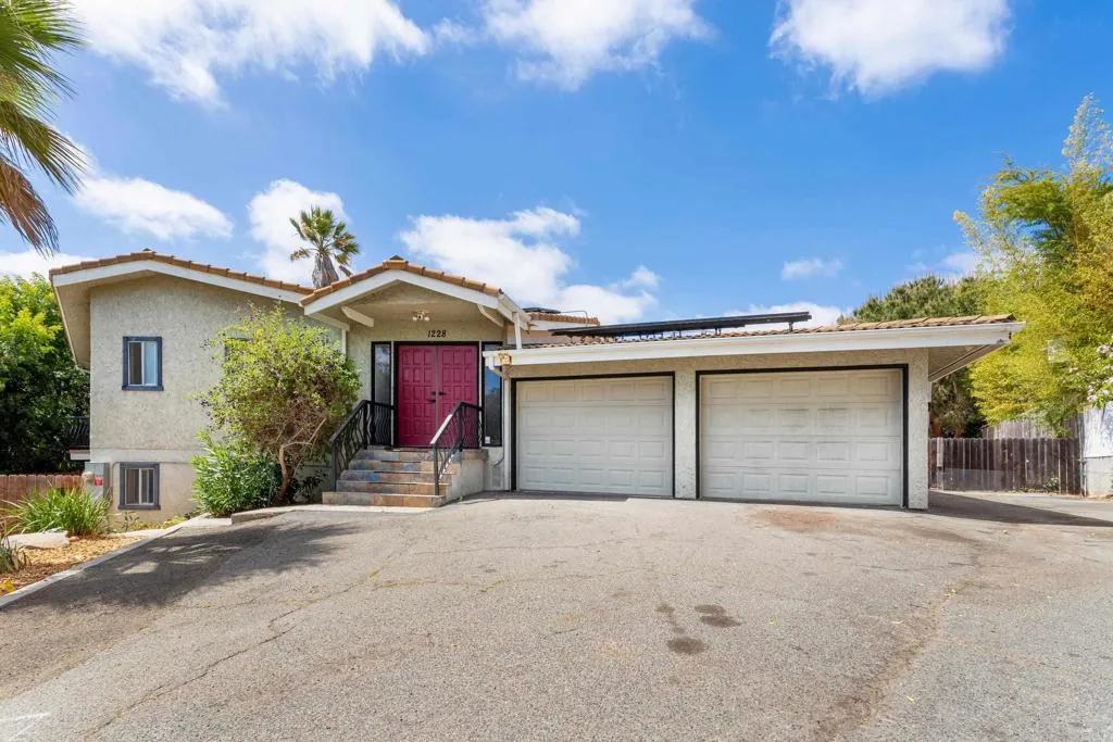 https://cdn.realtyfeed.com/cdn/127/306761494/fc95ba8a0da72cf1e05ce7c9e3e34f17.webp