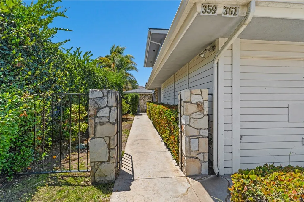 359-361 Roswell, Long Beach, CA 90814 - Photo 3 of 40, Long Beach, CA