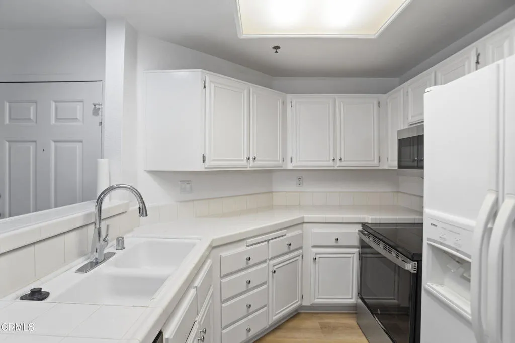 5805 Oak Bend Lane Unit 208, Oak Park, CA 91377 - Photo 5 of 18, Oak Park, CA