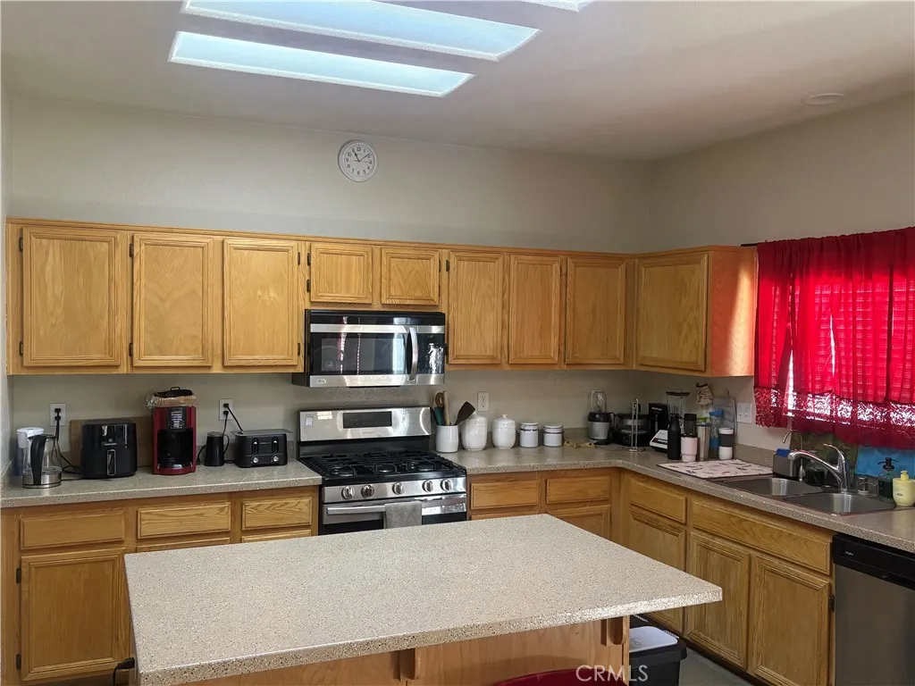 13073 Glendale Place, Victorville, CA 92392 - Photo 4 of 30, Victorville, CA