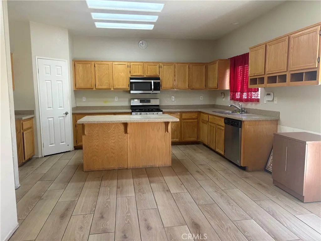 13073 Glendale Place, Victorville, CA 92392 - Photo 2 of 30, Victorville, CA