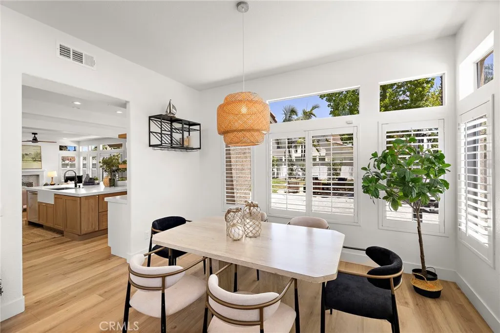 https://cdn.realtyfeed.com/cdn/127/306761683/3be1ad2bcba818a8016f423cc28064ef.webp