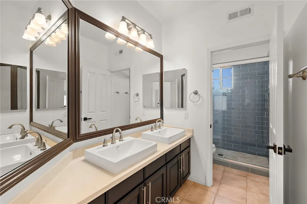 https://cdn.realtyfeed.com/cdn/127/306761683/9f39025ce2ffb2183bcde5342b656f2a.webp
