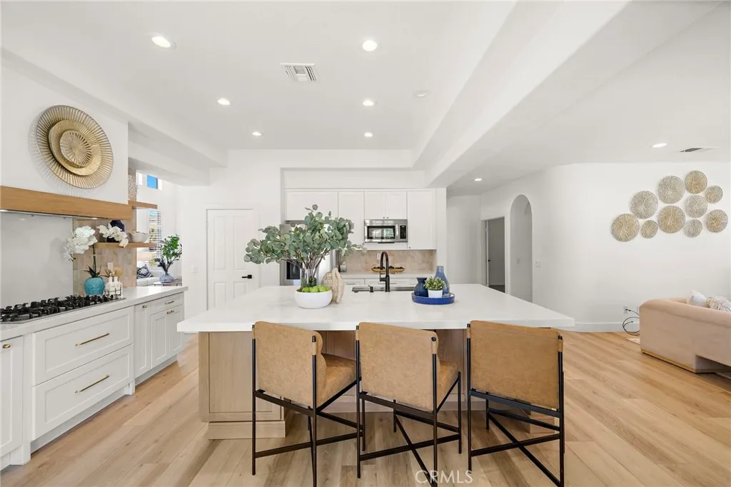 https://cdn.realtyfeed.com/cdn/127/306761683/fc823016ffc630fef5f3398bc4130a17.webp