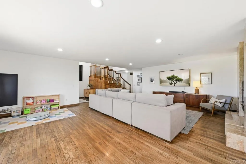 https://cdn.realtyfeed.com/cdn/127/306761848/c791cd482c38d67e1f7879568126fec3.webp