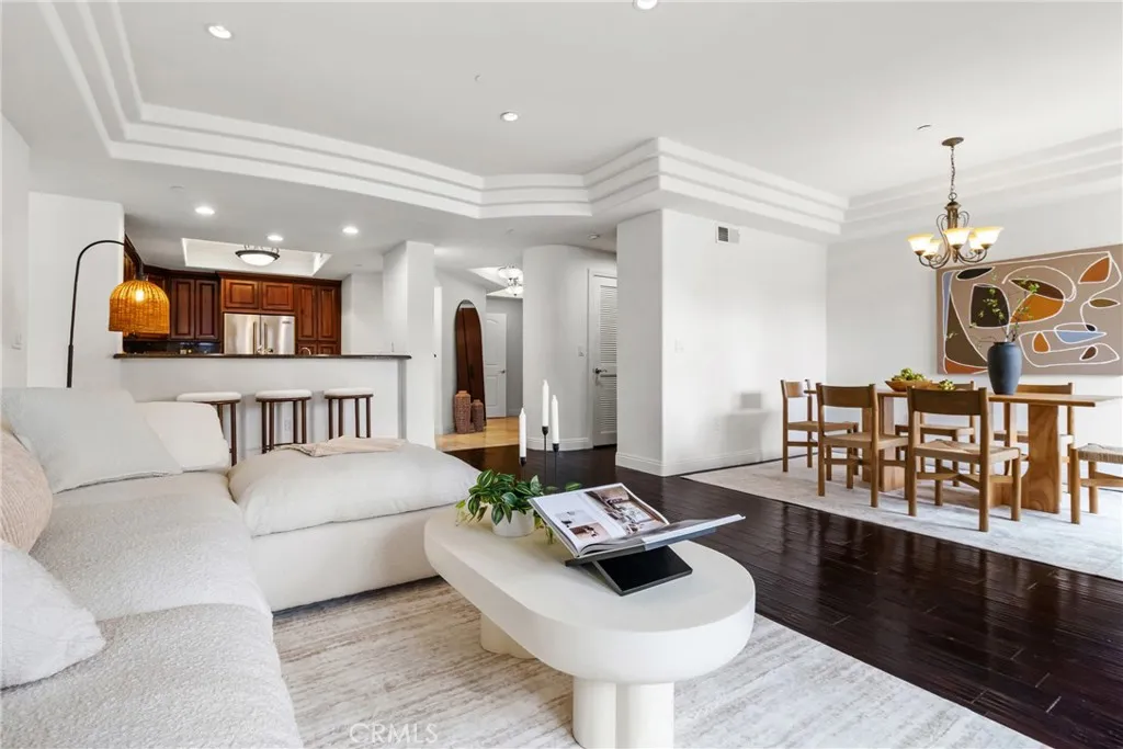12044 Hoffman 303