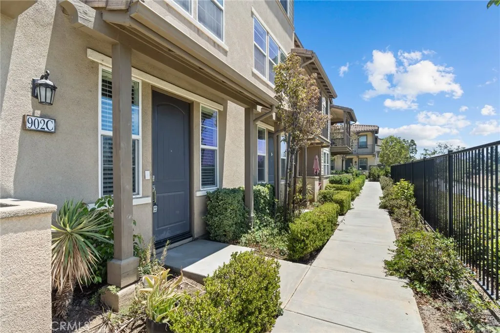 902 N Botanica Lane Unit C, Azusa, CA 91702 - Photo 2 of 39, Azusa, CA