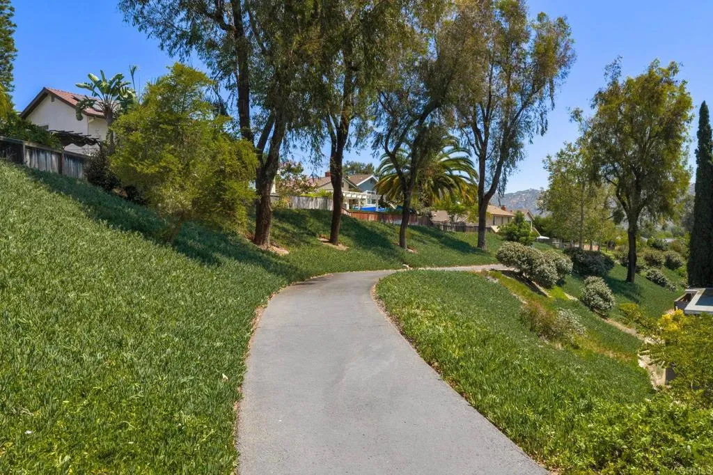 https://cdn.realtyfeed.com/cdn/127/306761864/559ad463d770098c411a938714c63666.webp
