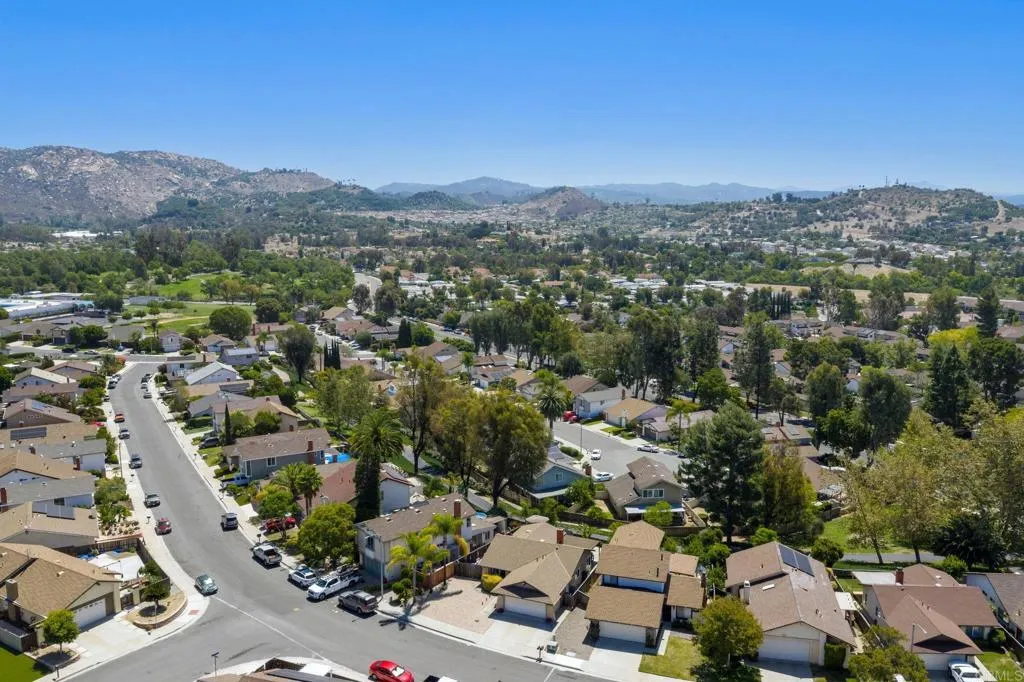 https://cdn.realtyfeed.com/cdn/127/306761864/7698666eeeb8b57ffe405612463e9645.webp