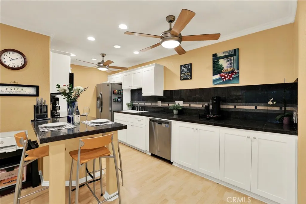 552 N Bellflower Unit 303, Long Beach, CA 90814 - Photo 4 of 36, Long Beach, CA