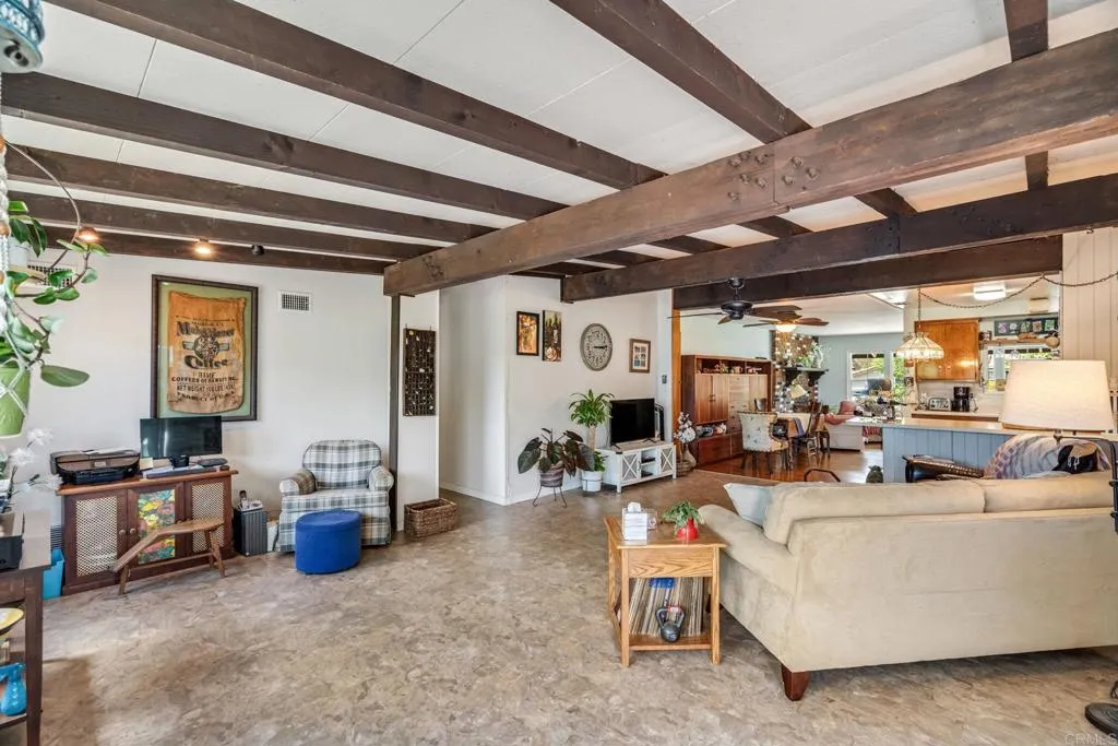 https://cdn.realtyfeed.com/cdn/127/306762099/b1d08244f98c38c8c6f762dbe66d539c.webp