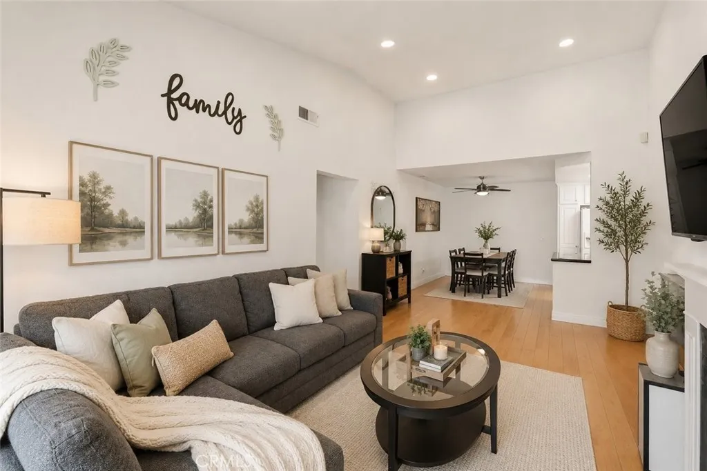 3525 W Greentree Circle Unit G, Anaheim, CA 92804 - Photo 5 of 19, Anaheim, CA