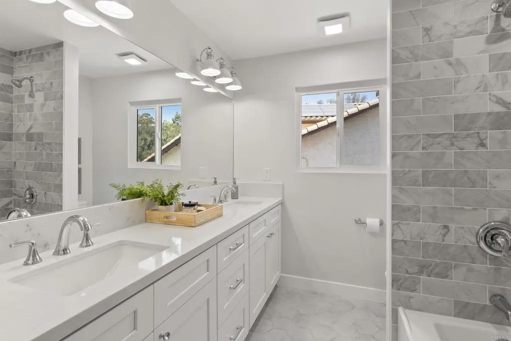 https://cdn.realtyfeed.com/cdn/127/306762129/0c216032af5eb97ef82de726ea817c96.webp