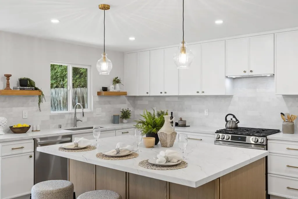 https://cdn.realtyfeed.com/cdn/127/306762129/bc5fddb2adcf6a8bfd96159717ad7a73.webp