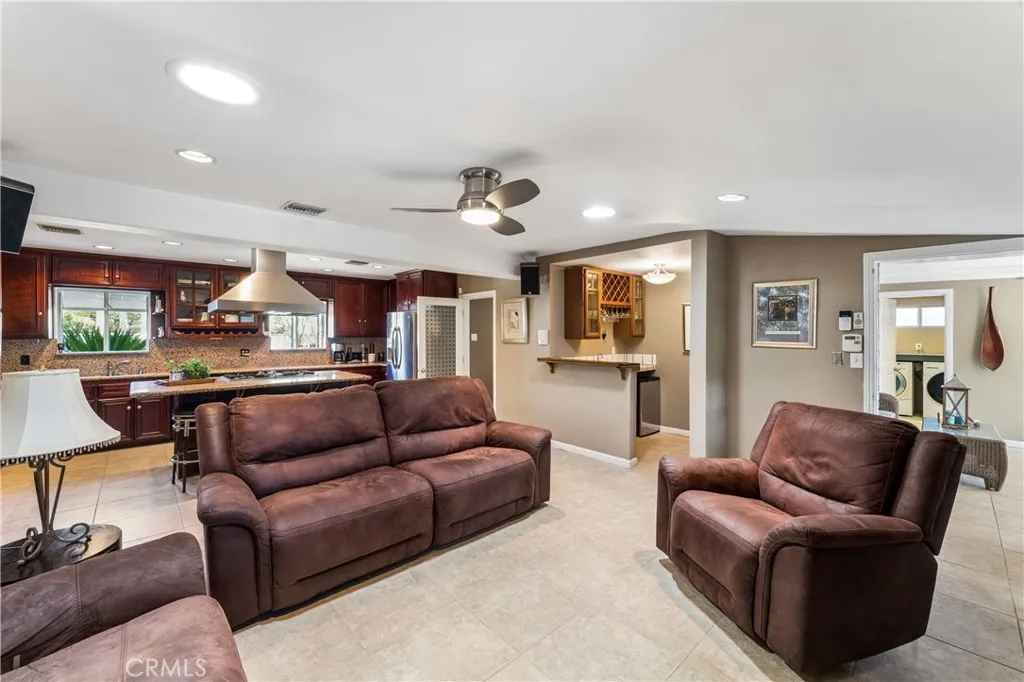 8519 Winnetka Avenue, Winnetka, CA 91306 - Photo 5 of 38, Winnetka, CA