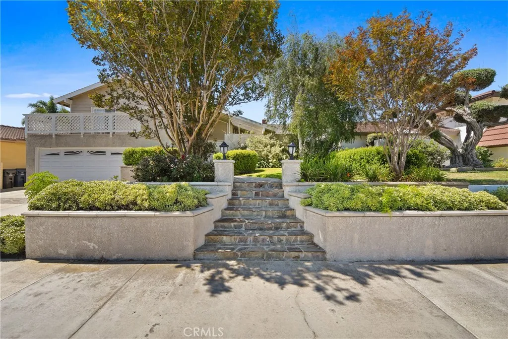8392 Snowbird Drive, Huntington Beach, CA 92646 - Photo 4 of 33, Huntington Beach, CA