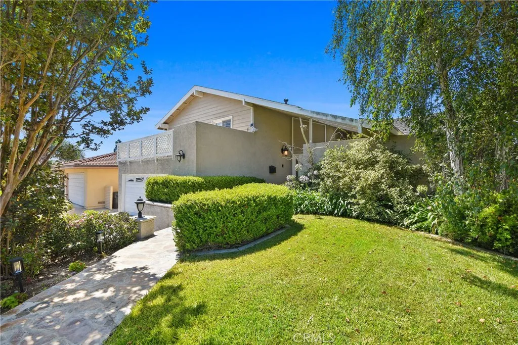 8392 Snowbird Drive, Huntington Beach, CA 92646 - Photo 3 of 33, Huntington Beach, CA