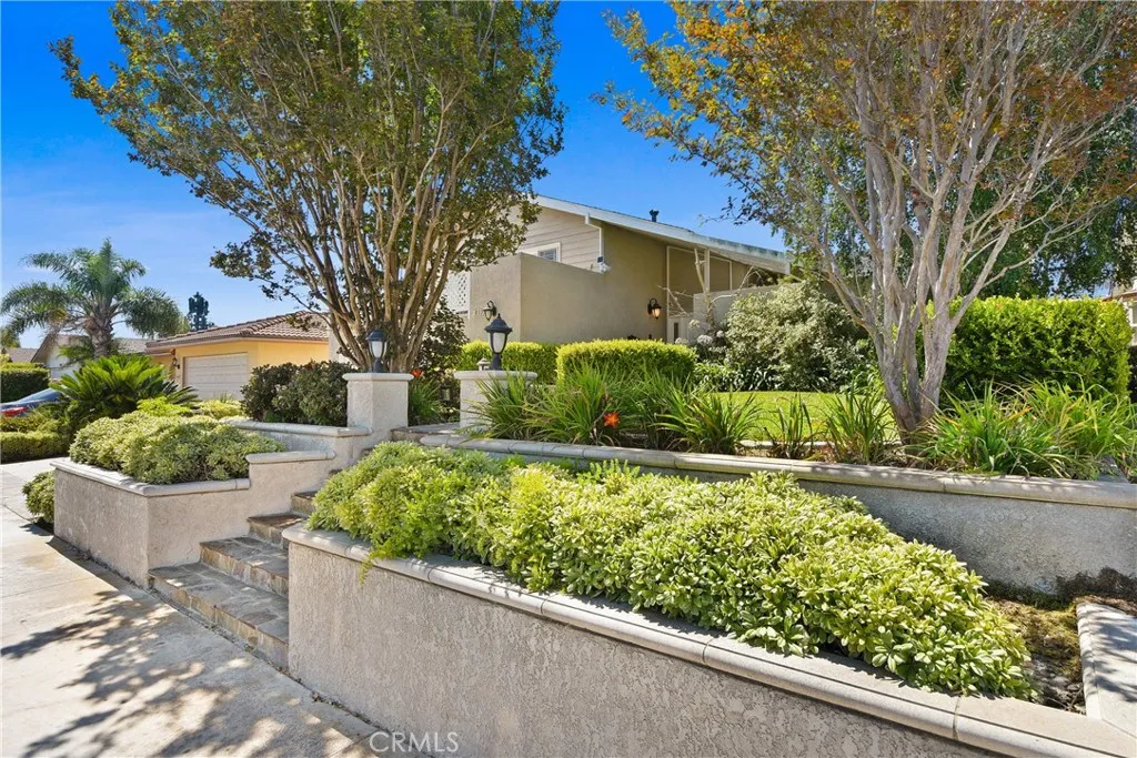 8392 Snowbird Drive, Huntington Beach, CA 92646 - Photo 5 of 33, Huntington Beach, CA