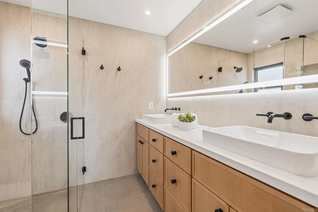 https://cdn.realtyfeed.com/cdn/127/306762262/30fb68d03503069284f299684d99ead4.webp
